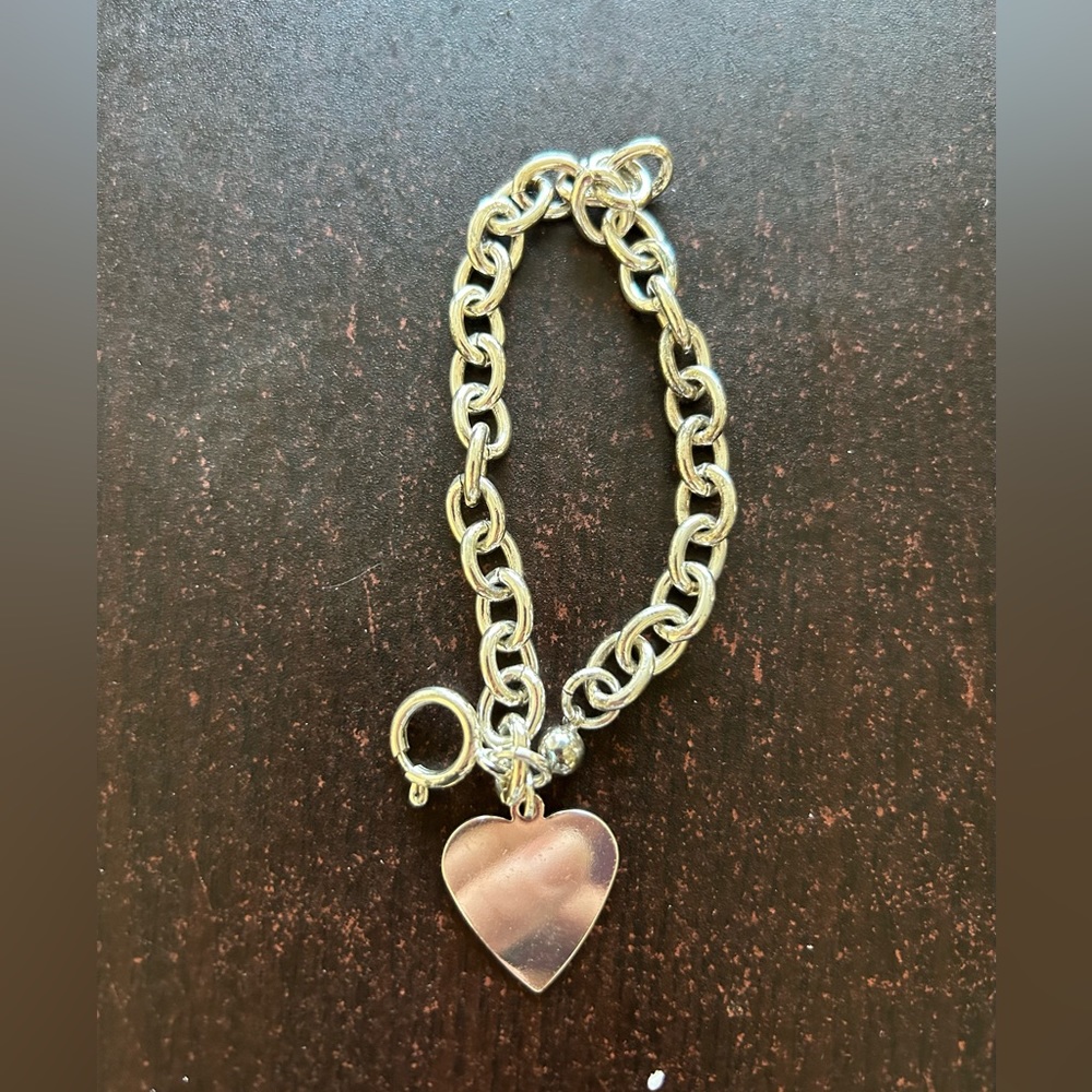 Avon Bracelet. NEW. Silver Tone